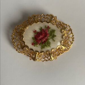 Elegant Gold Floral Brooch